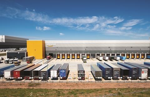 shutterstock_1747459721_Simon Annable